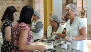 Café da manhã beneficente abre o mês de abril na Cidade da Luz