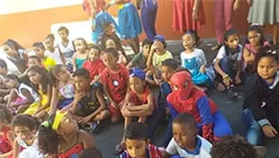 Escola Carlos Murion - ECM realizou hoje, (08/10), pela manhã e à tarde, “oficinas de resgate de brincadeiras infantis” para seus alunos.