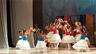 Grupo Mirim do Ballet do Centro de Cultura e Arte Pai João, da Cidade da Luz