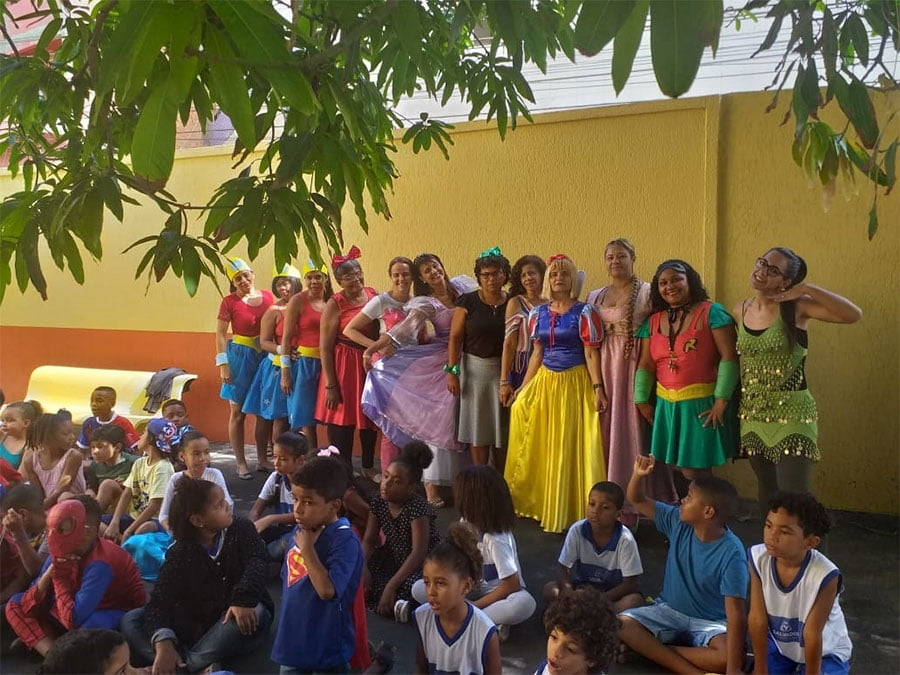 Escola Carlos Murion - ECM realizou hoje, (08/10), pela manhã e à tarde, “oficinas de resgate de brincadeiras infantis” para seus alunos.